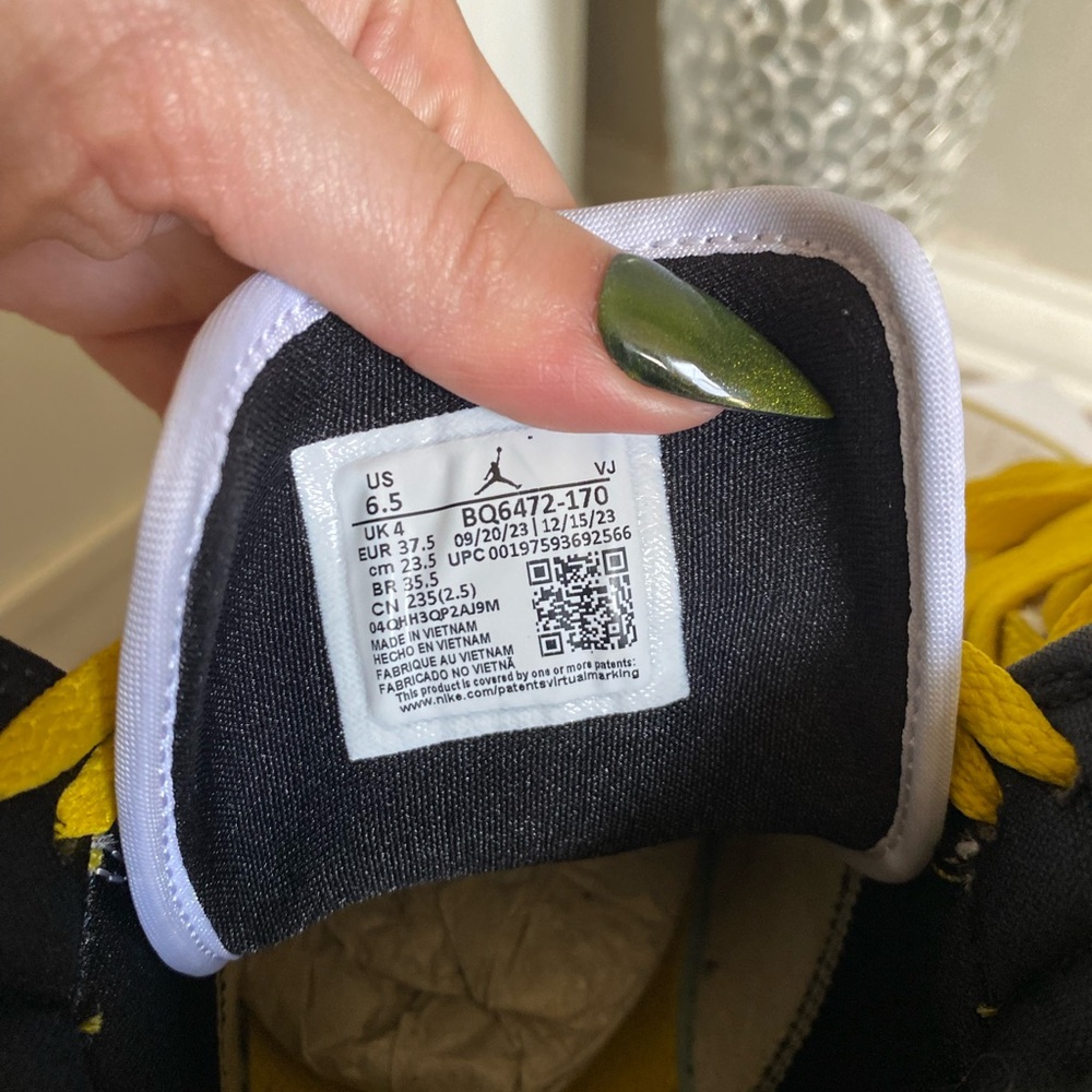 Jordan 1 Mid Women’s White/Vivid Sulfur-Black Sneakers 6.5 - Picture 6 of 10
